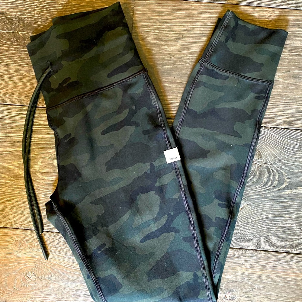 Vuori Green Camo Daily Legging